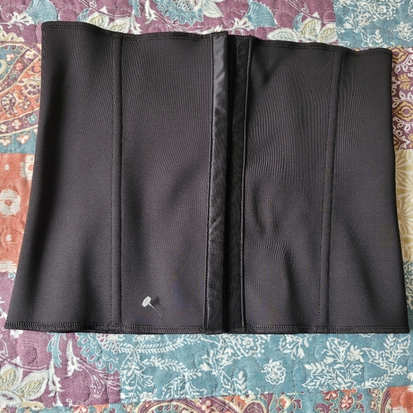 Skims waist trainer - Picture 2 of 3